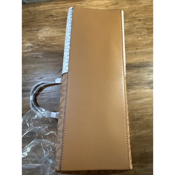 Michael Kors Jet Set Medium Two-Tone Logo Tote Bag Color Deer multi/vanilla - Picture 6 of 7